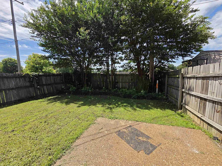 7733 Shadowland Dr — Photo 3