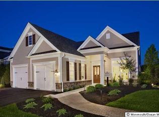 18 W Campania Ln, Farmingdale, NJ 07727
