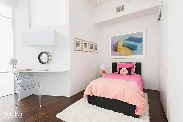 Sold by Sotheby's International Realty | media 10