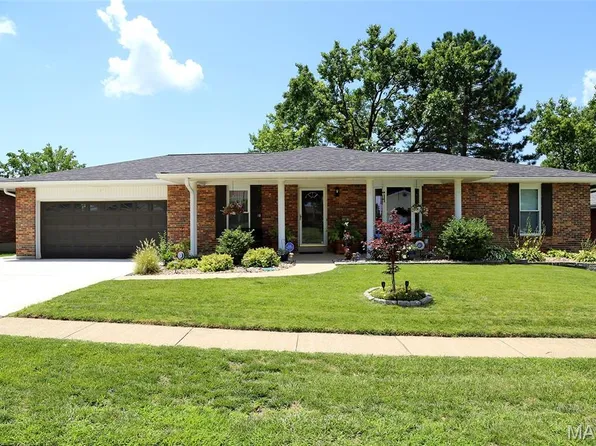 3201 Fox Hill Rd, Saint Charles, MO 63301