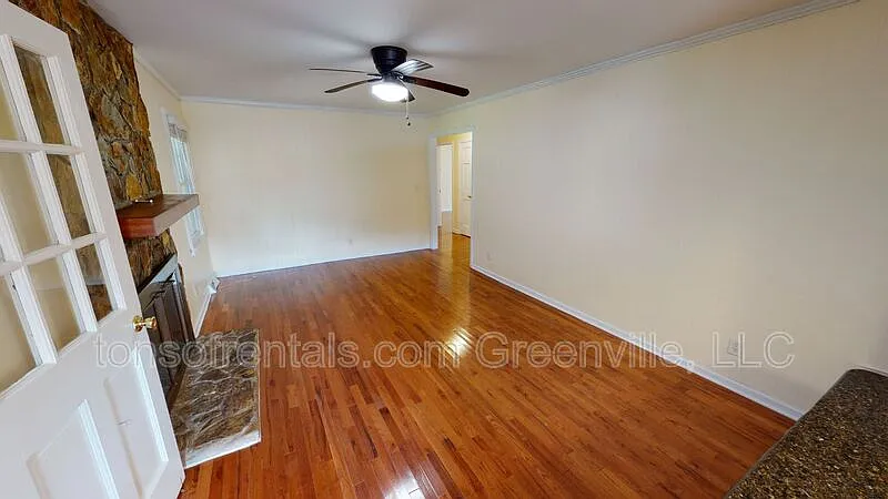 4 bed, 3.0 bath, 2400 sqft, $1,995 — Photo 4