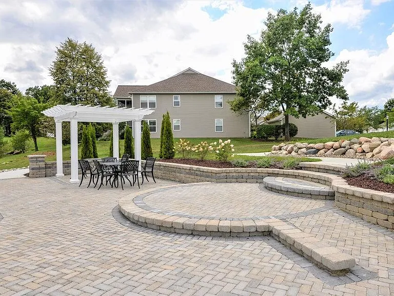 1550 Oakfield Dr — Photo 32