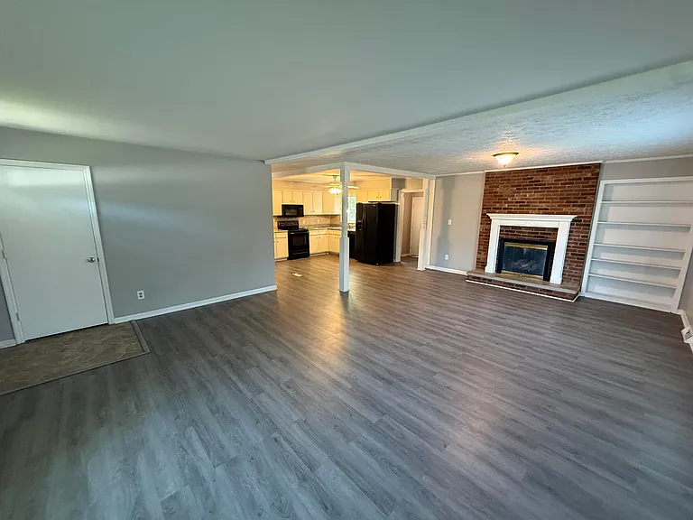 2266 Alexandria Dr — Photo 3