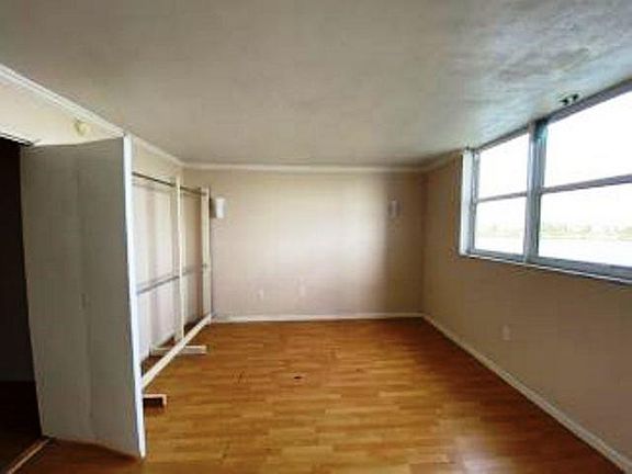 5th image of 1075 Miami Gardens Dr #502