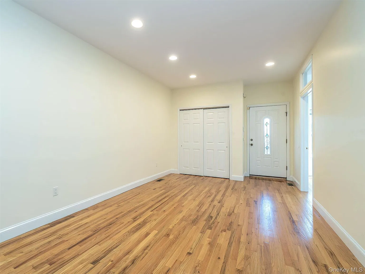 3 bed, 2.5 bath, 2600 sqft, $6,500 — Photo 2