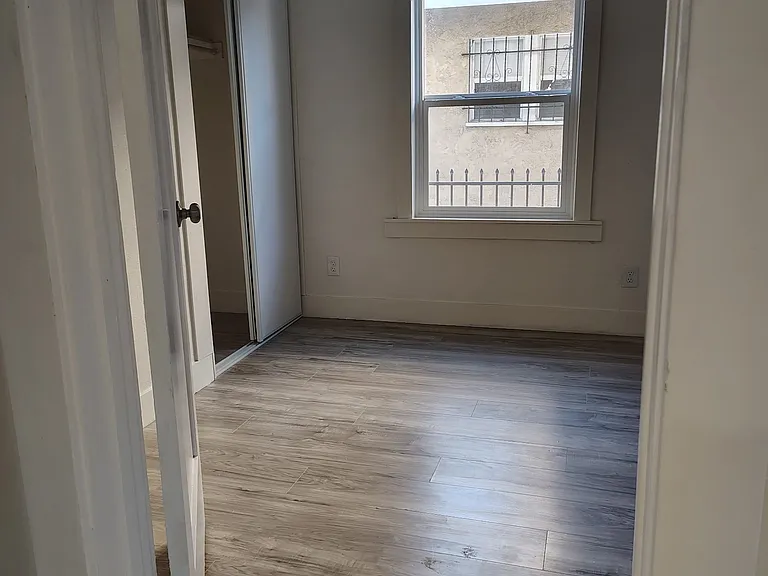 721 W 48th St #721 — Photo 6