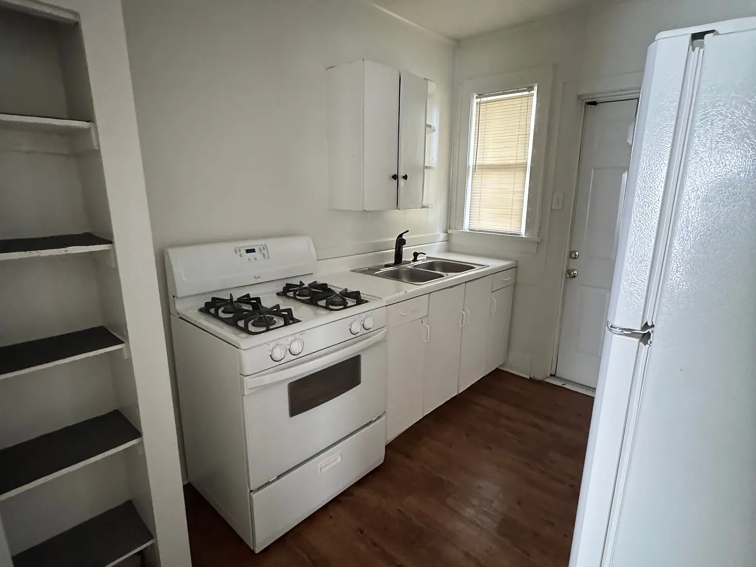 2 bed, 1100 sqft, $925 — Photo 4