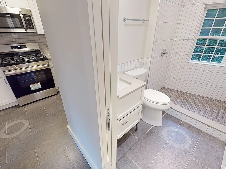 38 Gibson St #5D — Photo 5