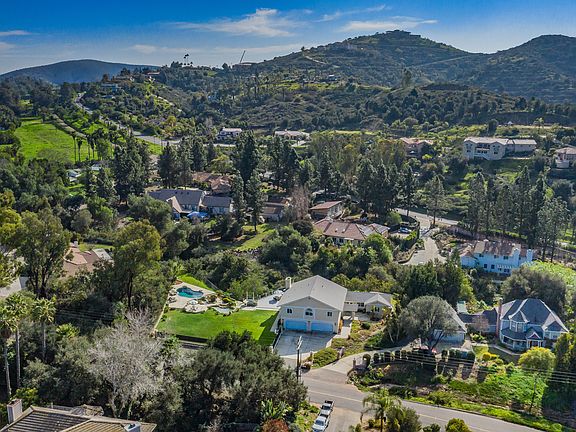 4th image of 3443 Hollyberry Dr