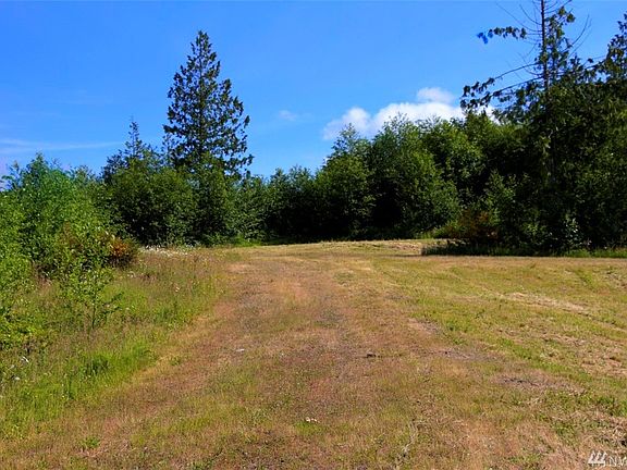 3rd image of 404 Eaglemount Rd