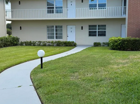 33 Pine Arbor Lane #102, Vero Beach, FL 32962