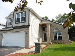 410 Thunder Rdg, Lake In The Hills, IL 60156