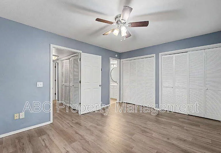 2 William Ln — Photo 13