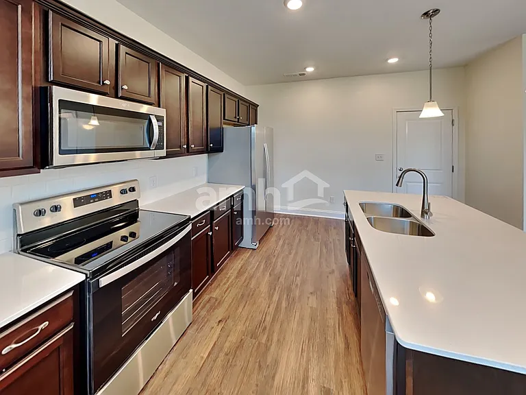 908 Ronnie Rd — Photo 3