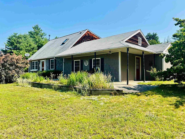 353 Forest Rd — Photo 2