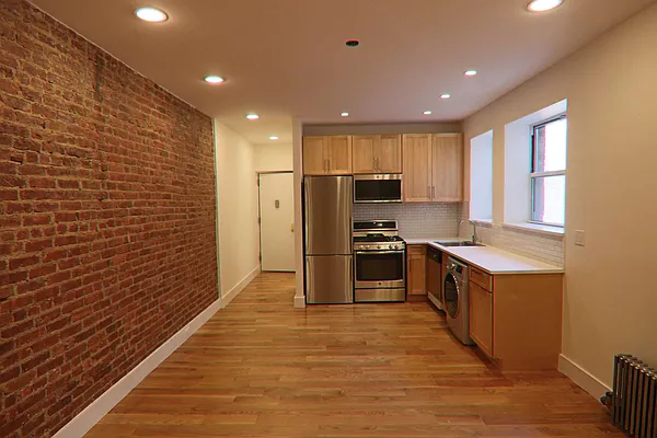 Rented by PMG Real Estate  | media 17