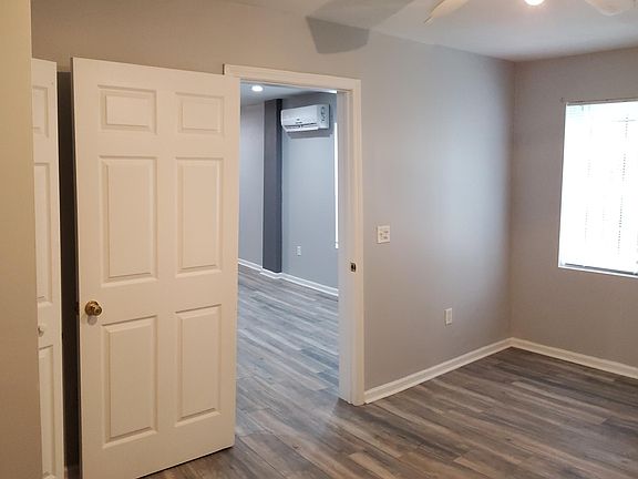5th image of 1123 Princeton Park Dr