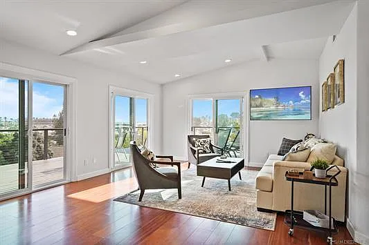 900 Highland Dr — Photo 11
