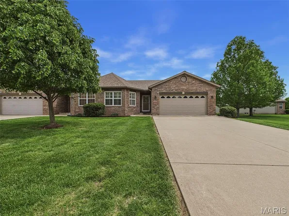 44 Brooks Dr, Bethalto, IL 62010