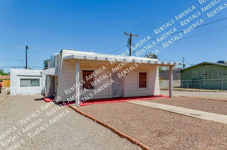 Building Photo - 1119 E Silver St