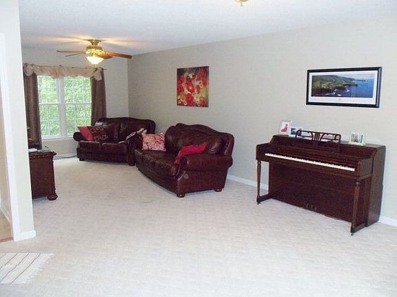 2nd image of 552 Midlawn Dr