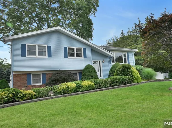 260 Forest Ave, Emerson, NJ 07630