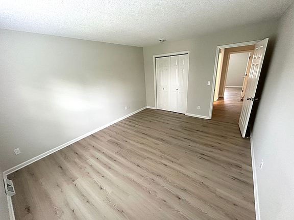 5th image of 507 E 97th Ter