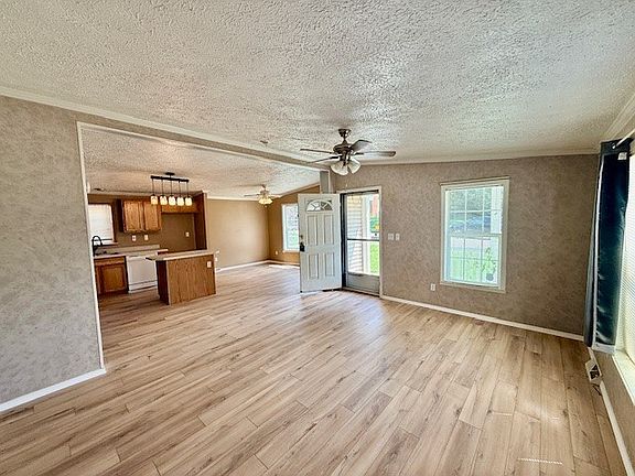 4th image of 1814 Summit St