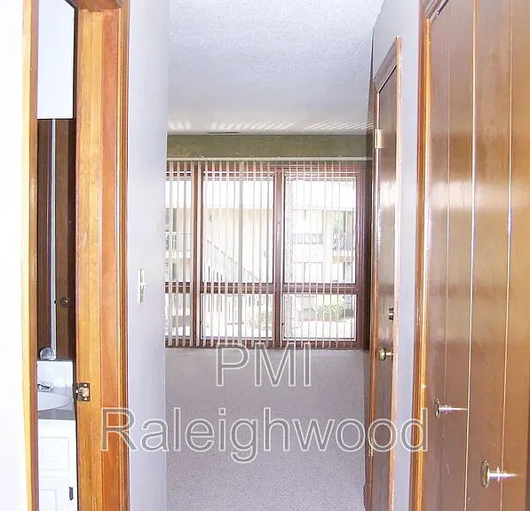 220 Foxkroft Dr — Photo 11
