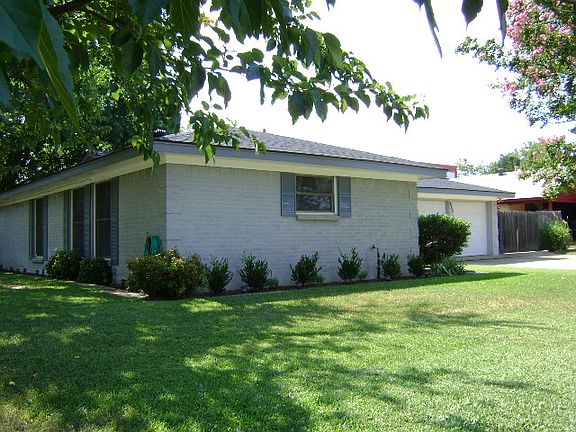 2nd image of 212 Yorkshire Ct