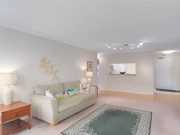 7500 Granville Ave #405 — Photo 6