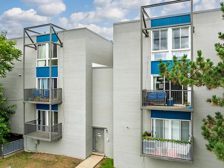 921 S Main St #21 — Photo 4