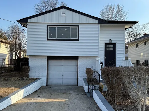 930 Park Avenue, Westbury, NY 11590