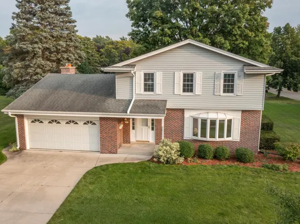 4895 Stratford DRIVE, Greendale, WI 53129