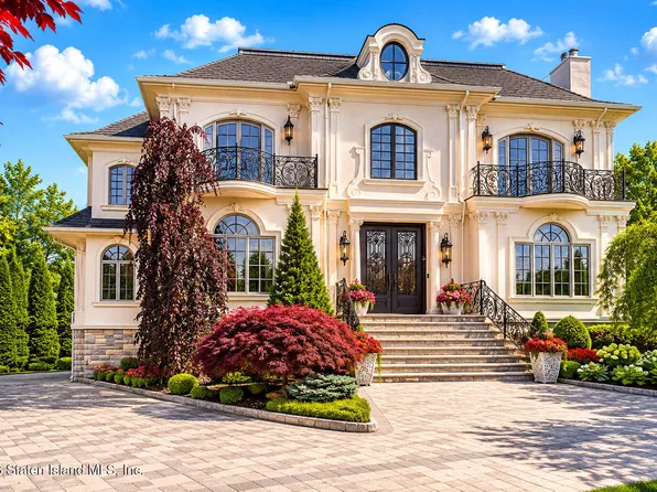 55 Blackhorse Ct, Staten Island, NY 10306