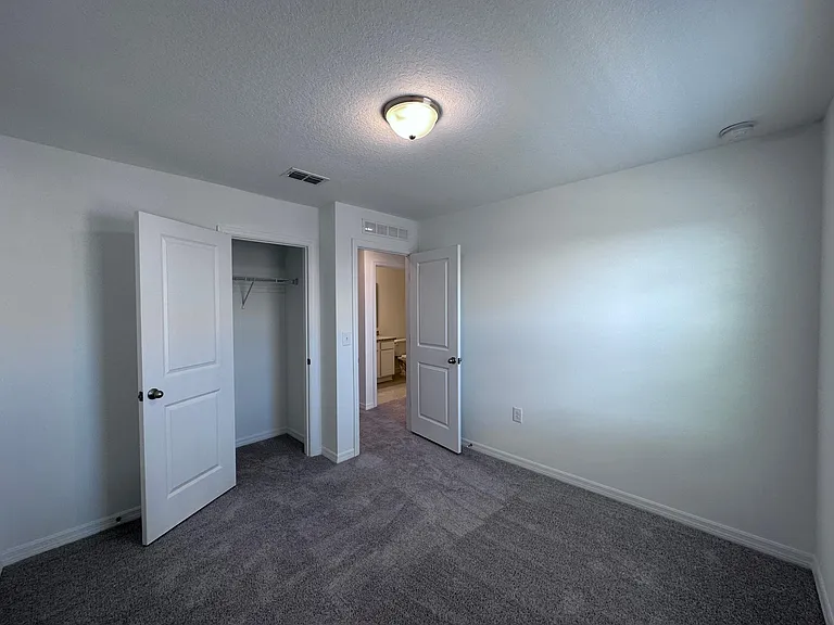 189 Mandovi St — Photo 32
