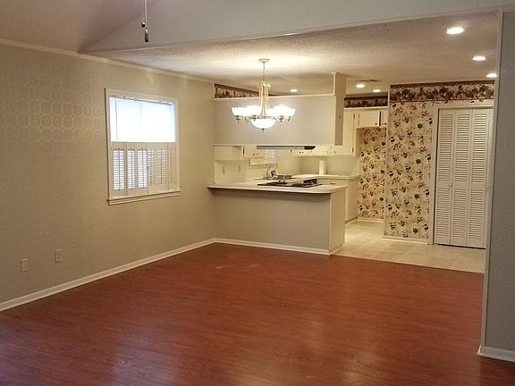 3rd image of 126 E Parkway St