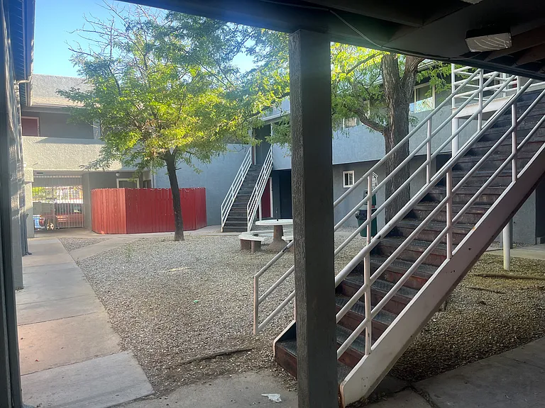 Modern 450 SF Updated Apts w/ Balconies in Ridgecrest — Photo 9