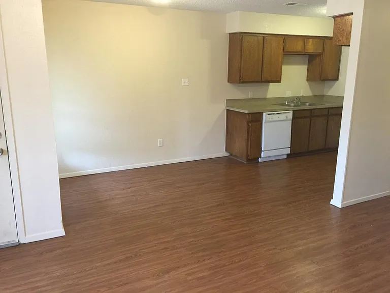 700 Windcrest Dr — Photo 6