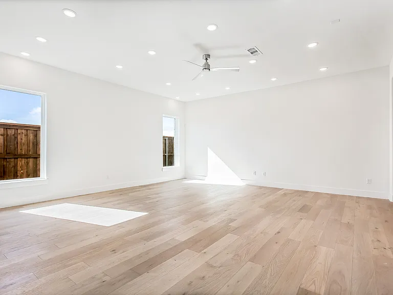 917 Protea St — Photo 20