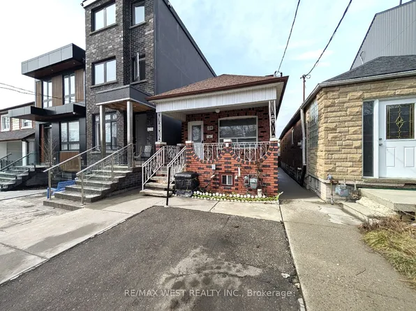 128 Caledonia Rd, Toronto, ON M6E 4S7