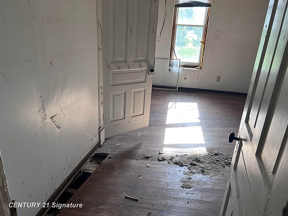 4th image of 3367 E Lake Rd