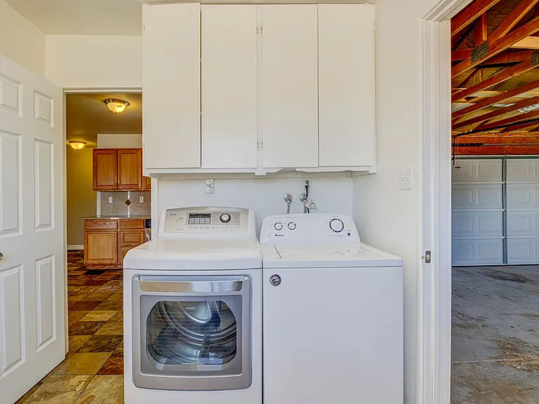 3990 Syracuse Dr — Photo 25
