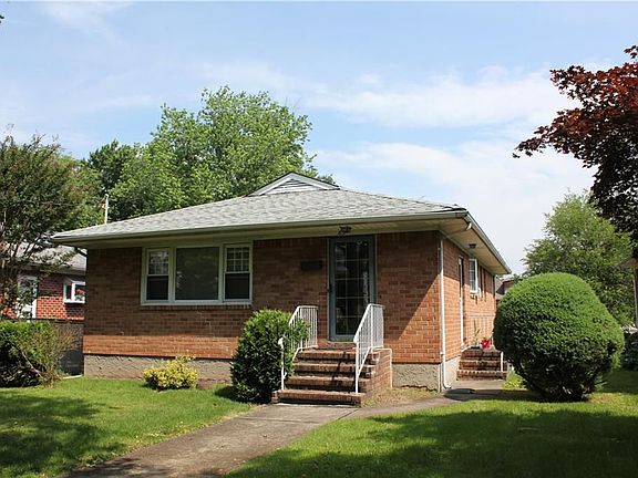 2nd image of 63 Ravenhurst Ave