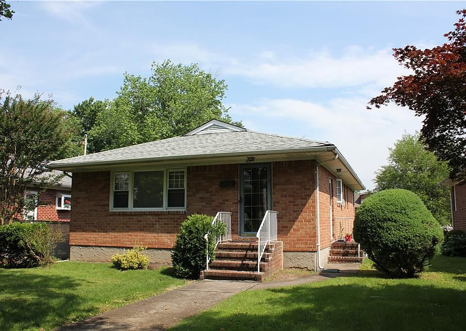 1st image of 63 Ravenhurst Ave