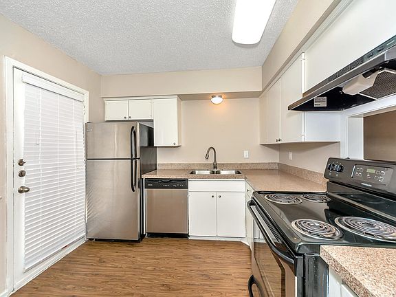 5th image of 7943 Barcelona Dr