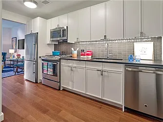 Rented by The Marketing Directors (Arias)