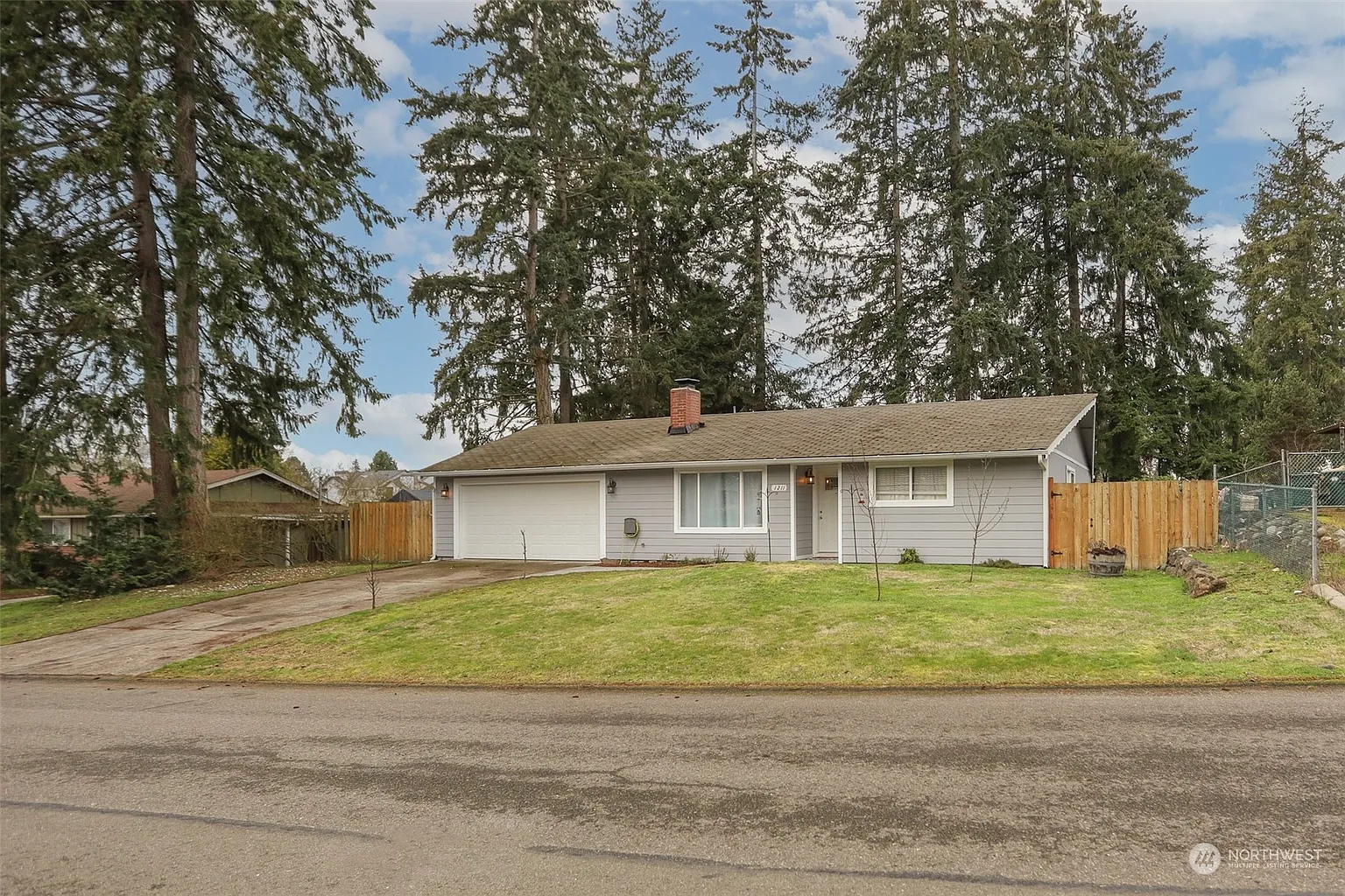 1211 Wynoochee Place NE photo 1