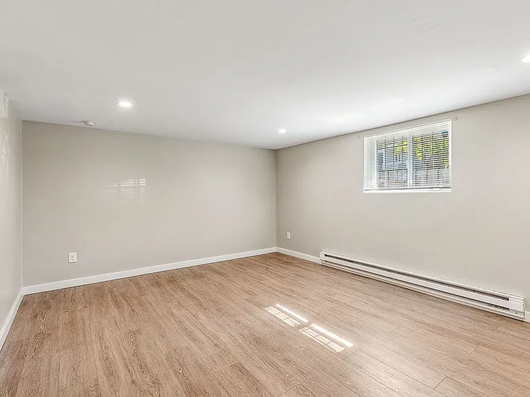 15th Avenue Apartments — Photo 7