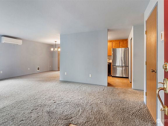 3rd image of 7513 192nd Avenue E